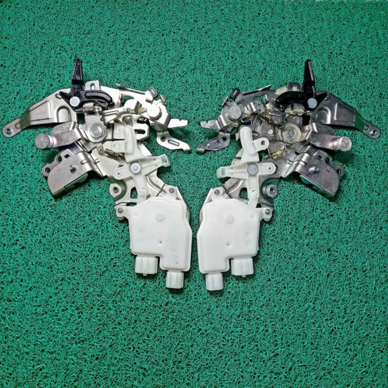 Doorlock sliding door Nissan Serena Evalia