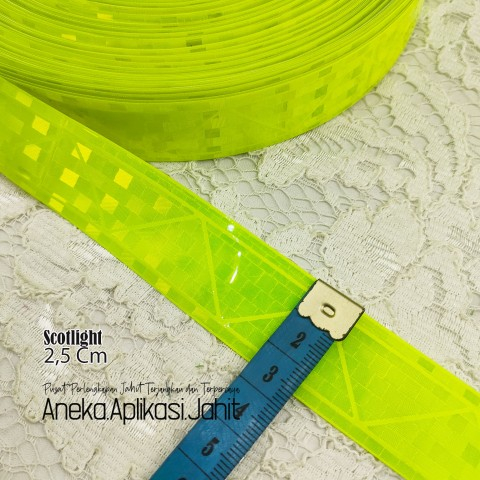 1 GULUNG PITA PVC SCOTCHLITE / SKOTLET / SCOTCLIGHT REFLEKTIF MOTIF HOLOGRAM ISI +/- 48 METER