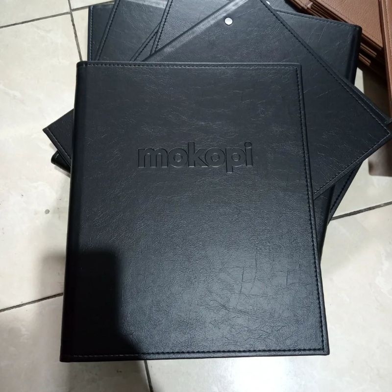 

Buku Menu A4 Embos Polos Tanpa Warna Dibaut