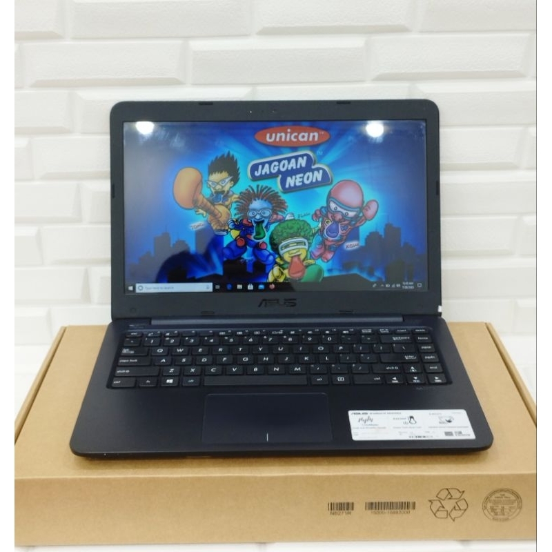 Laptop Asus vivobook E402YA AMD E2-7015 ram 4 GB SSD 256 GB