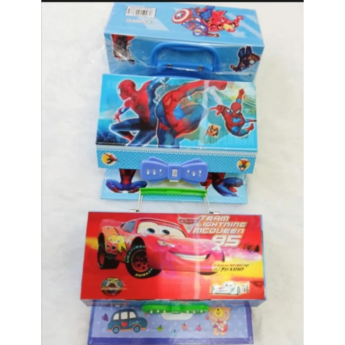 

Kotak Pensil ANAK COWOK/LAKI-LAKI/ Tempat Pensil Kode Karakter 3 TINGKAT / KOTAK PENSIL 3D BNYAK PILIHAN KARAKTER