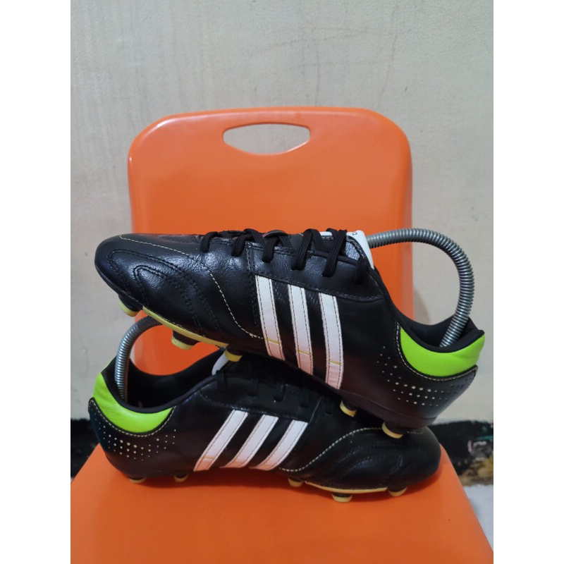 sepatu bola Adidas 11 pro trx