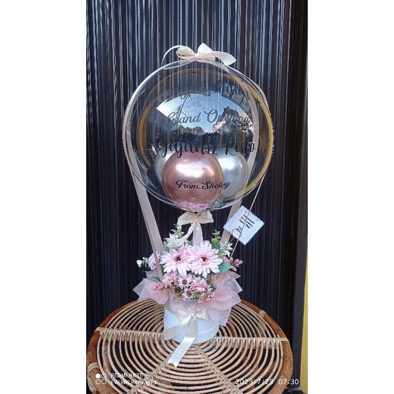 

Hampers balon dan bunga