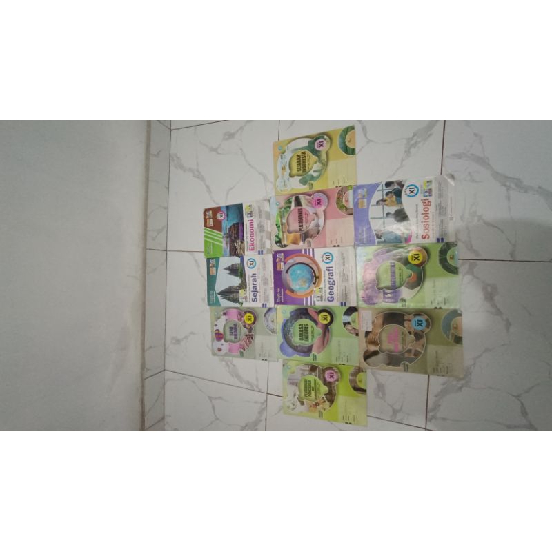 

Buku Lembar Kerja Siswa (LKS) kelas 10 dan 11 semester 1 dan 2 second berbagai macam penerbit bupin, master media, mitra pustaka.