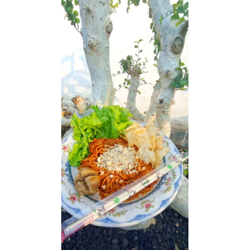 

MIE SLEBEW SAOS SAMYANG (toping pentol daging)