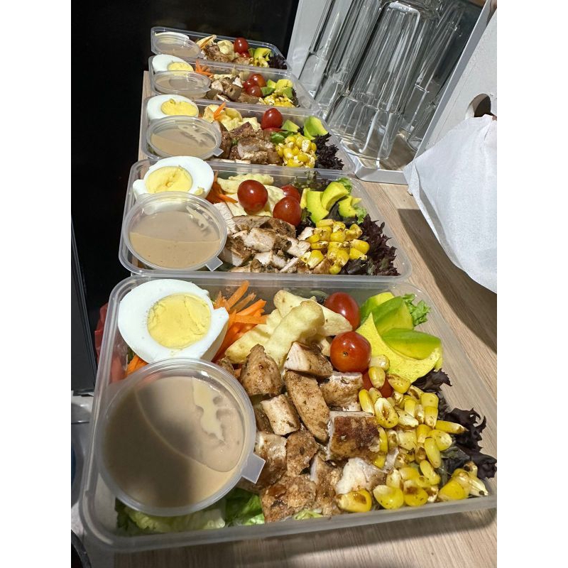 

Salad sayur topping ayam