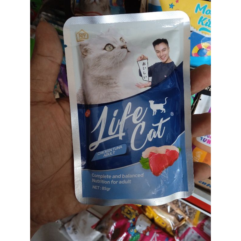 life cat sachet chicken tuna adult