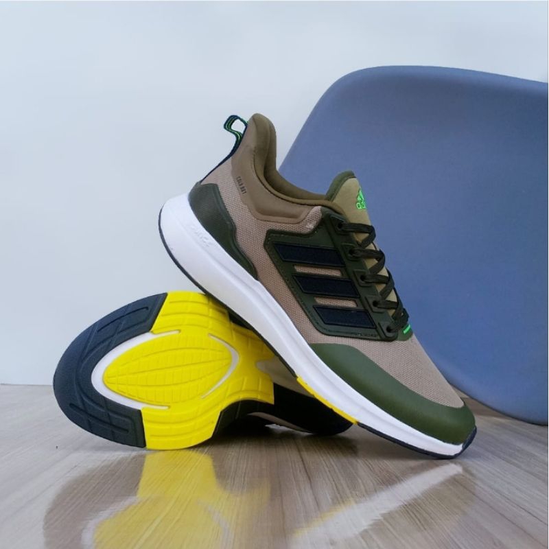 Sepatu Sneakers Olahraga Running Pria Adds EQ21 Run Cold Rdy Olive