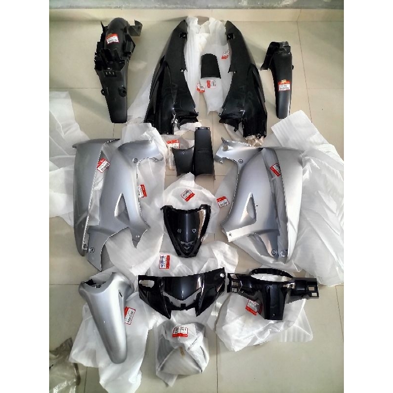 Bodi set karisma 125 D warna hitam silver ori baru ahm