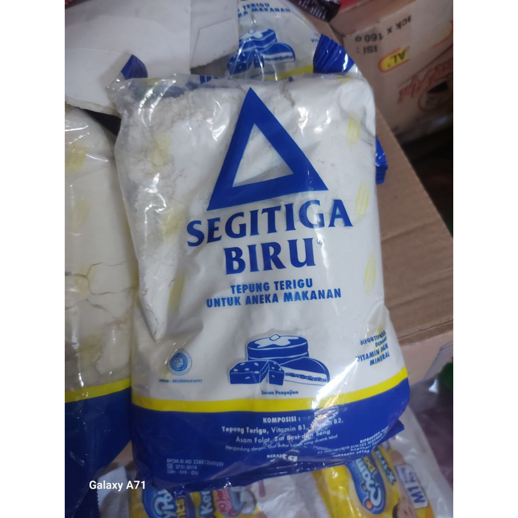 

TEPUNG TERIGU SEGITIGA BIRU 1KG UNTUK ANEKA MAKANAN