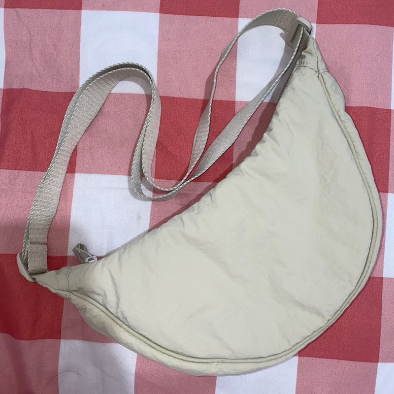 Uniqlo Round Mini Shoulder Bag Tas Selempang Cream Natural