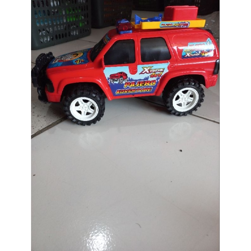 Mainan Mobil Mobilan Anak Pajero Sport