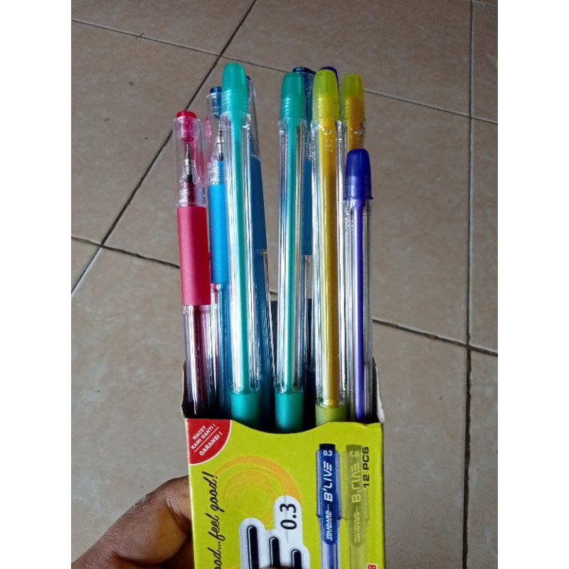 

Bolpen STANDARD B'LIVE 0,3 HITAM