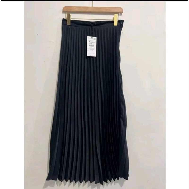 new no preloved rok plisket pleats zara button benang jarum wearing klamby ria miranda aleza