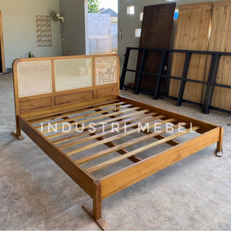 Tempat Tidur Jati Retro Scandinavian 180x200 Minimalis - Depan Kayu Jati Tua - Ranjang Villa dan Ape
