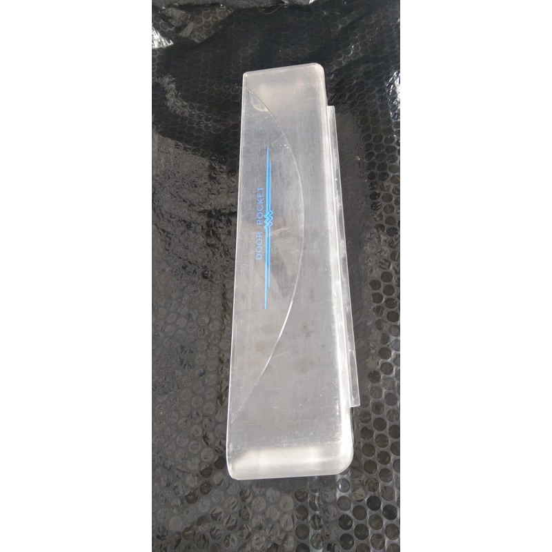 Rak kulkas sharp 2  pintu rak botol bagian freezer pintu atas kulkas sharp 2 pintu