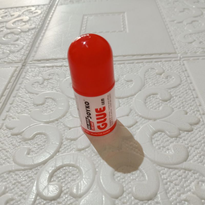 

Lem kertas, lem layangan / glue stick