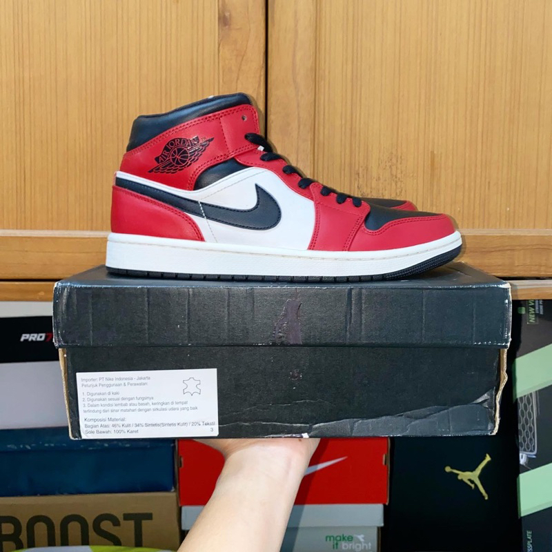 Nike Air Jordan 1 Mid Chicago Black Toe