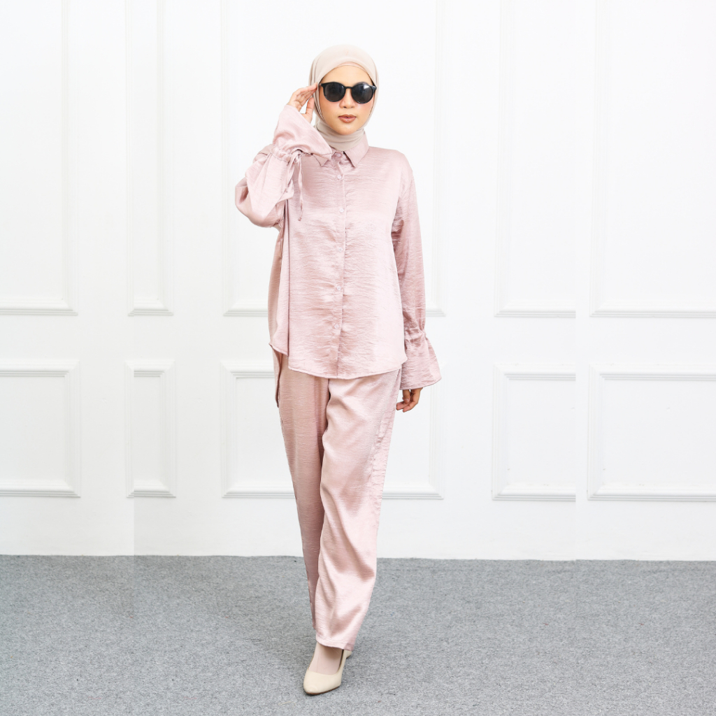 One set Satin - Lashira Silk Set - by Gleamour