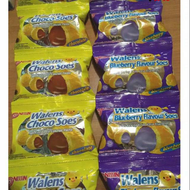 10 pcs Nissin Walens Choco Soes/ Blueberry Soes