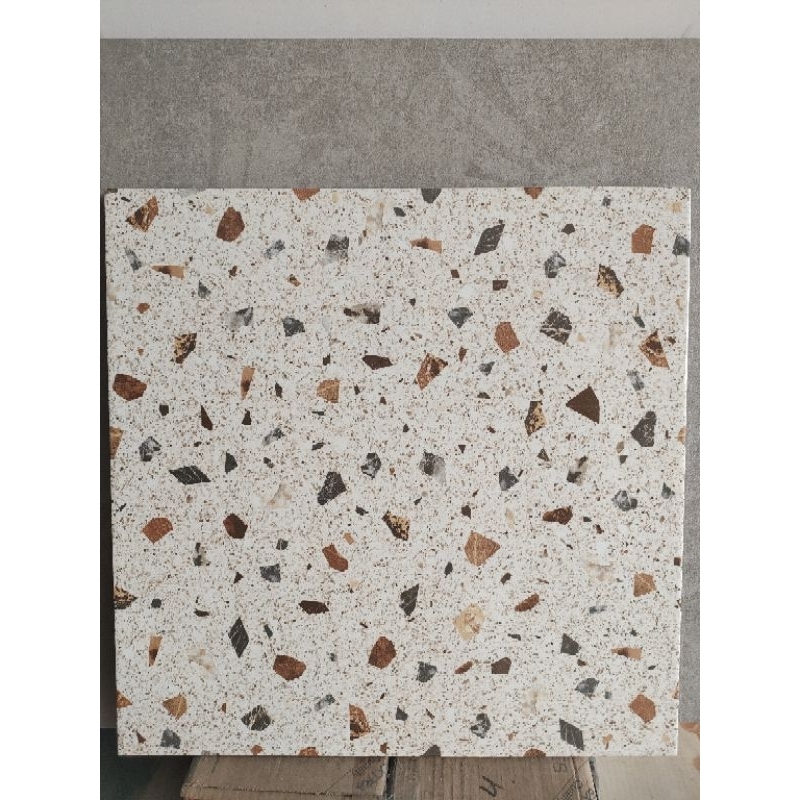 KERAMIK 40X40 TERAZO GLOSSY CREAM BINTIK