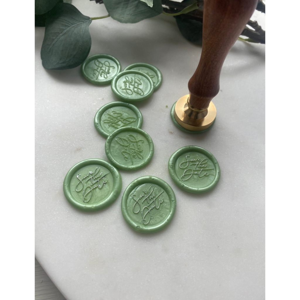 

(ASC) Save The Date (light Green) - 1 Pcs Wax Seal Coin Instan Siap Pakai / Segel undangan wax seal DIY / Hampers / Souvenir / Hadiah / Hiasan / art & Craft / candle wax seal coin langsung tempel sudah include double tape