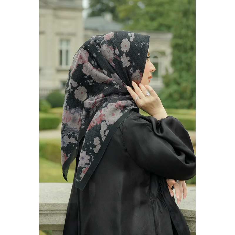 READY Blume Series Jet Set Over Cast Buttonscarves