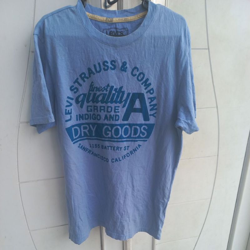 Kaos oblong cowok lengan pendek warna biru muda brand Levis original