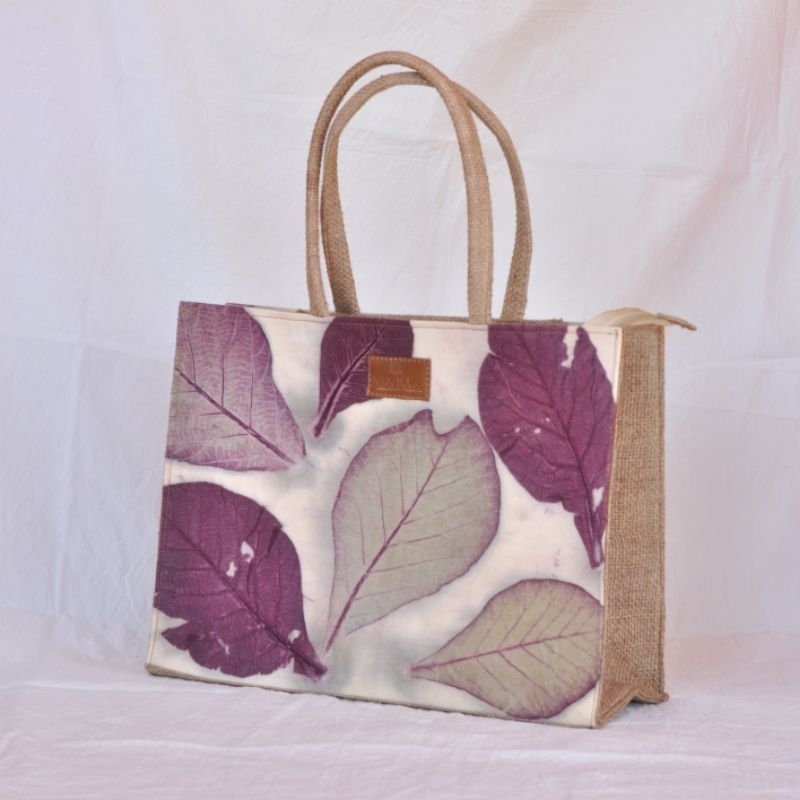 Tas wanita Totebag goni Batik ecoprint pewarna alam motif daun jati
