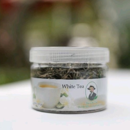 

White Tea - Teh putih by Ndoro Donker