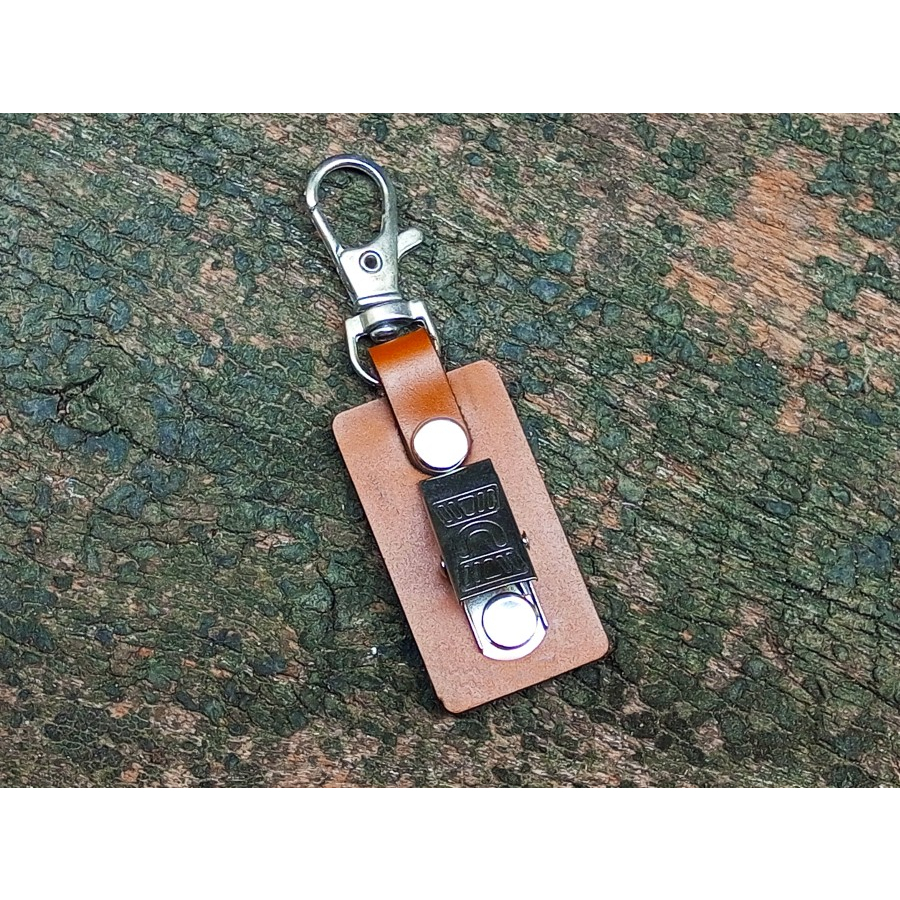 Gantungan name tag kulit asli model saku/jepit