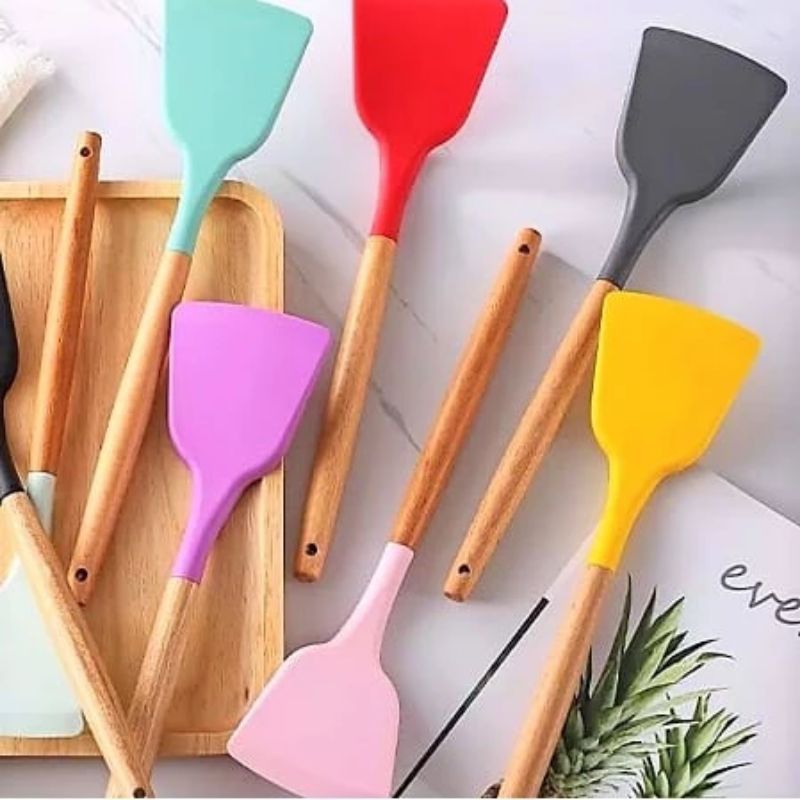 spatula silikon gagang kayu. sutil silikon gagang kayu