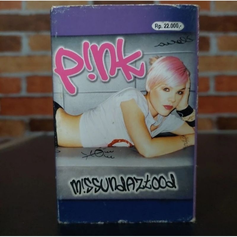 Kaset Pita Pink Missundaztood