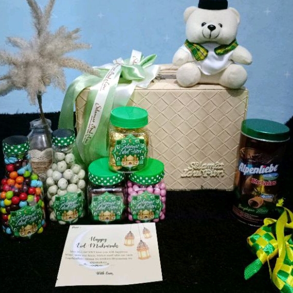 

Parcel Coklat Lebaran Hampers Idul Fitri Koper Laken Cream