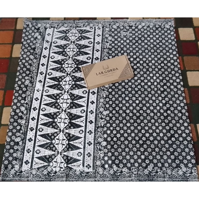 sarung batik motif terbaru// sarung batik lar gurda original// sarung batik solo