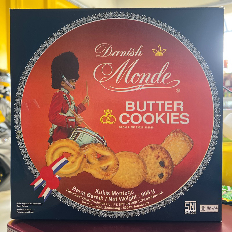 Roti Kaleng Monde Besar