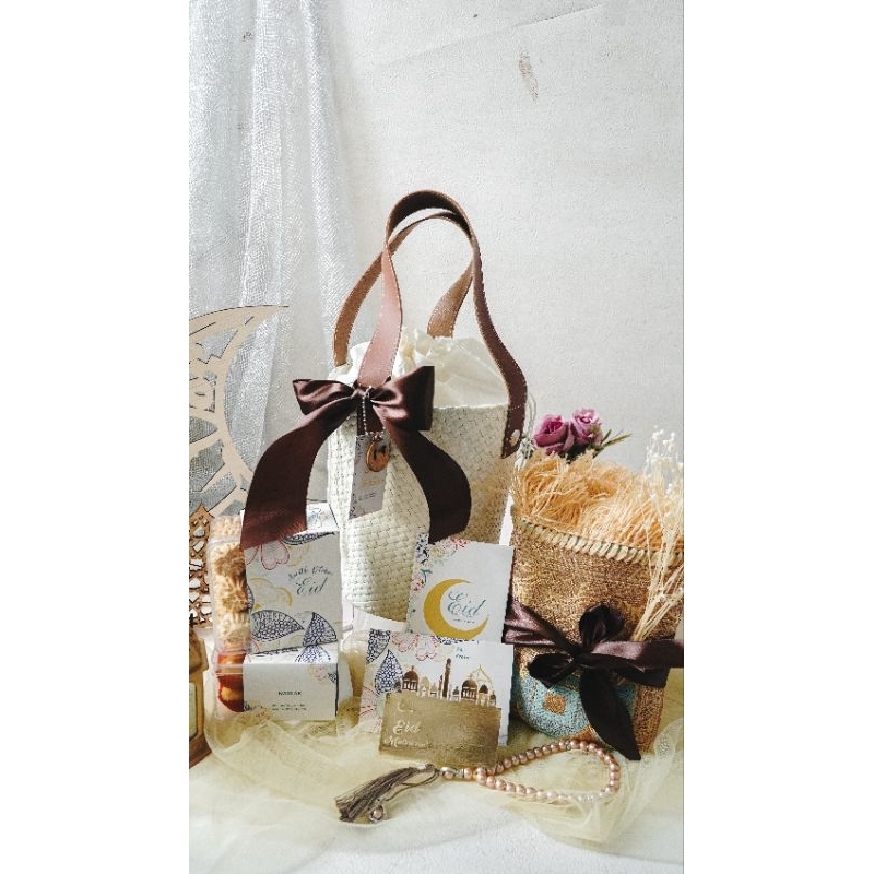 

Shalwa Hampers / Hampers idul fitri/ hampers lebaran / parcel idul fitri / parcel lebaran / kue kering premium