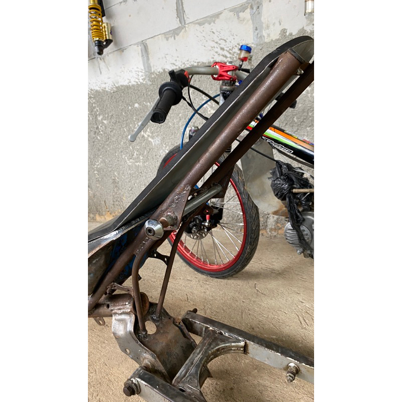 DUDUKAN SHOCK BELAKANG SLEEP ENGINE universal