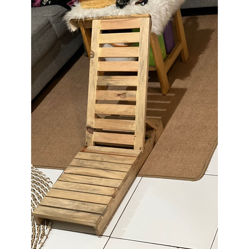 Kursi lesehan Kayu Pinus