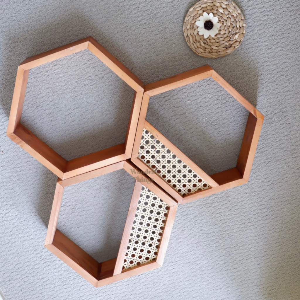 Rak Dinding Hexagonal Rotan Makassar