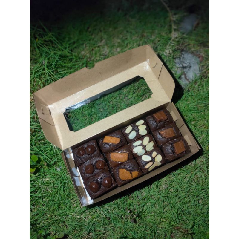 

Fudgy Brownies |Brownies Panggang |Brownies Sekat 20 × 10 cm (Isi 12)