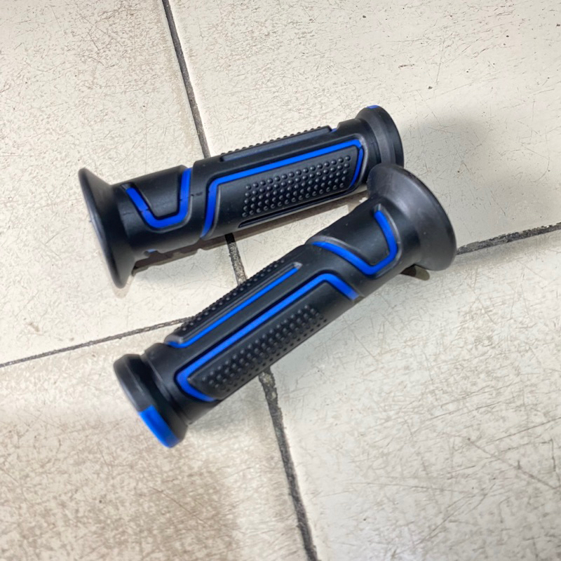 PAKET VARIASI MOTOR VARIO 125 VARIO 150 VARIO 110 GRIP GARIS / HANDLE REM / EMBLEMS / SPION / PAKET VARIASI MOTOR WARNA BIRU COMBINASI HITAM VARIO 110 VARIO 125 VARIO 150 SPION HANDFAT HANDLE REM EMBLEM