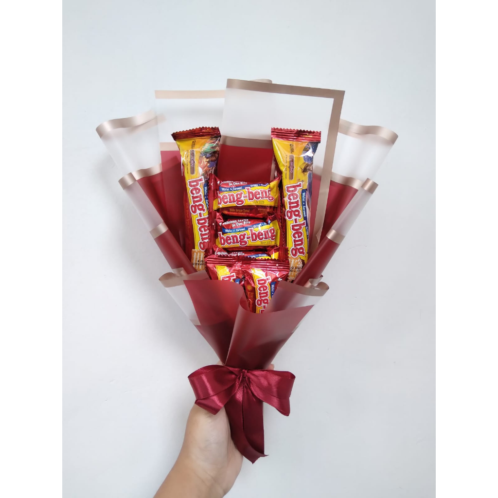 

buket snack wisuda red gold version / bucket snack ulang tahun beng beng