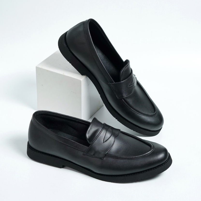Sepatu Loafers Kasual Formal Hitam Kulit Klasik Kantor Kerja Kuliah Pria Cowok Loafer Slip On - Malvin