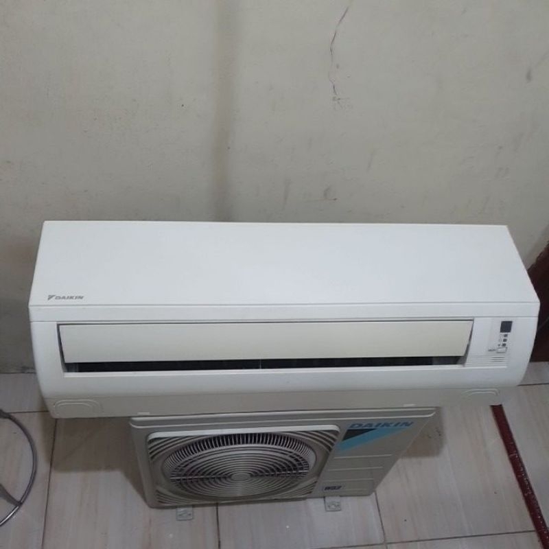 Second Ac Daikin 1pk Freon R32 Malaysia (Kondisi Mantap)