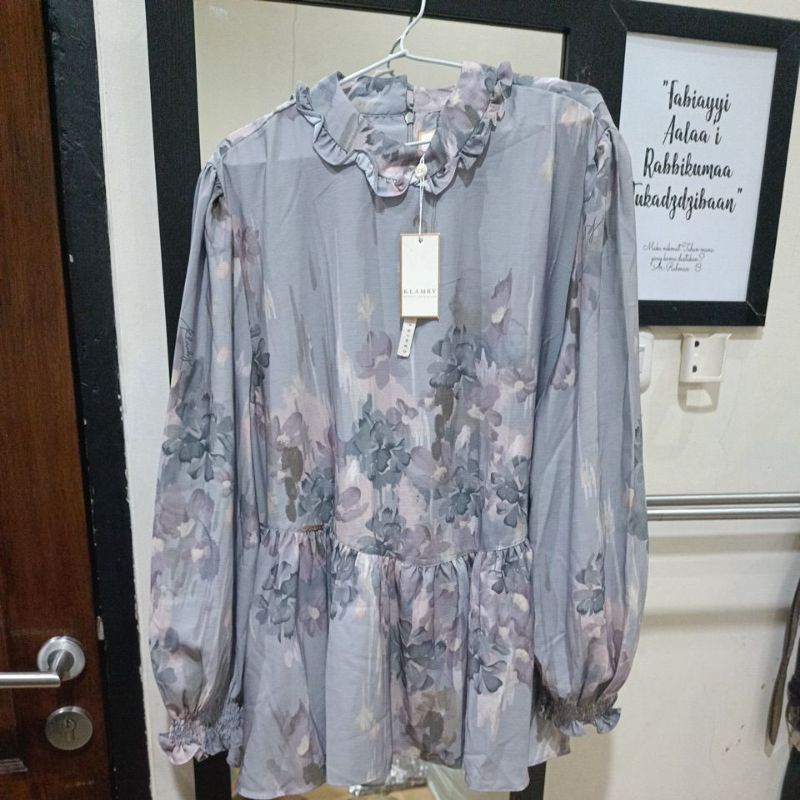 wearing klamby nara blouse grey new