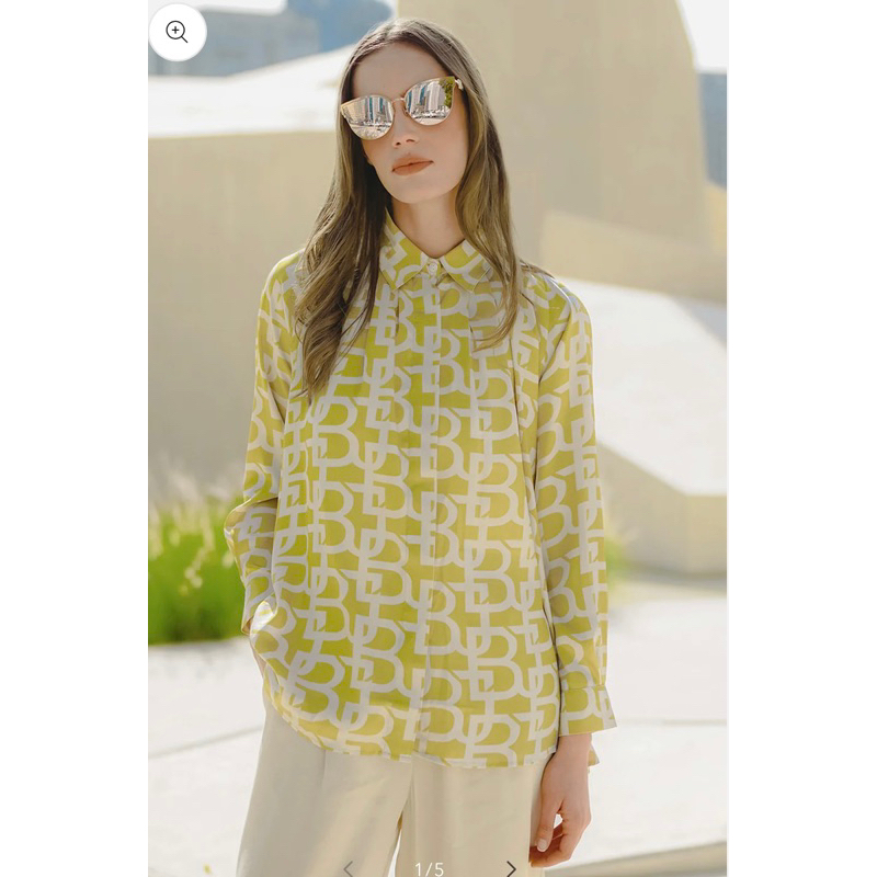 monogram benang jarum pleated shirt mustard S