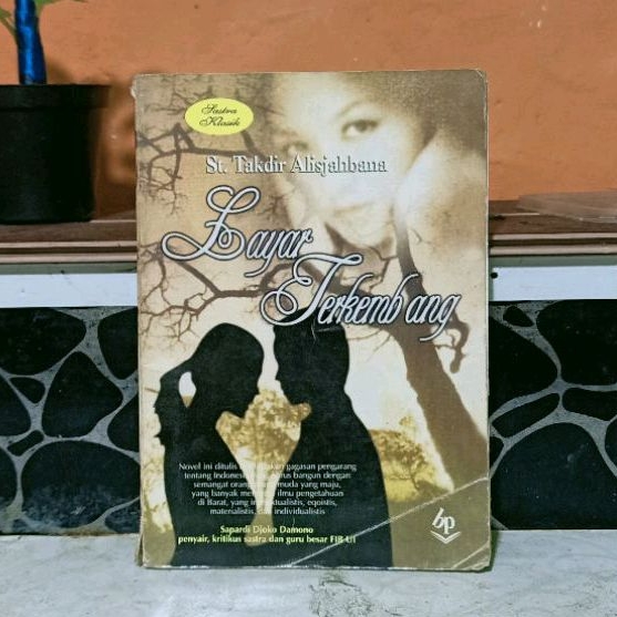 Buku Novel Layar Terkembang
