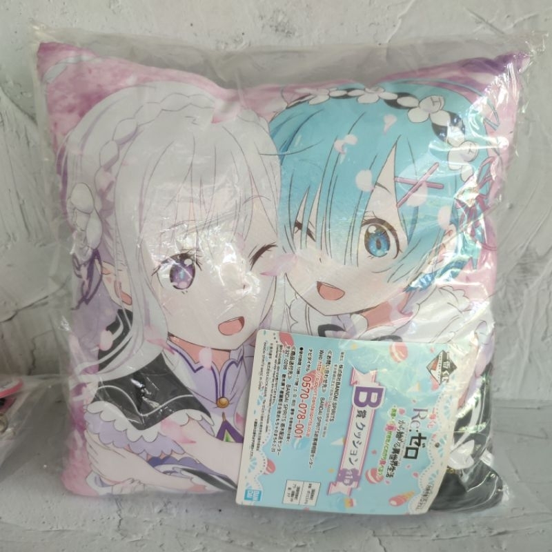 official merch ichiban kuji re zero cushion bantal rem emilia