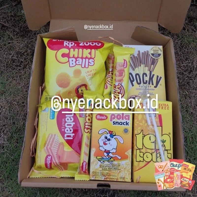 

Hampers Snack Ulang Tahun - Hampers Lebaran - Hampers Wisuda - YELLOW EDITION